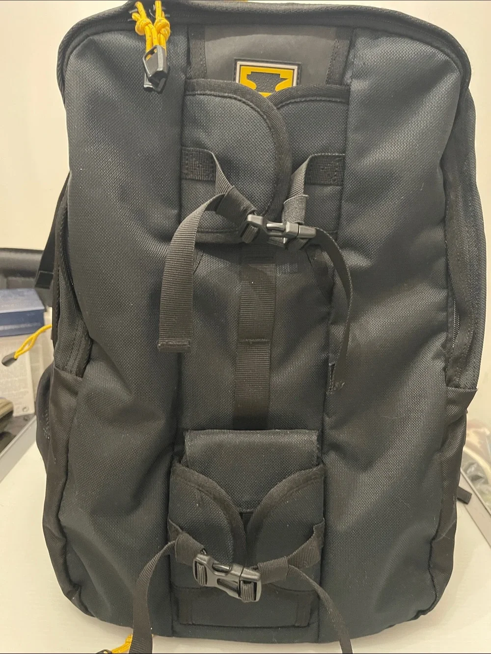 MOUNTAINSMITH PARALLAX CAMERA BACKPACK BLACK SIZE LARGE